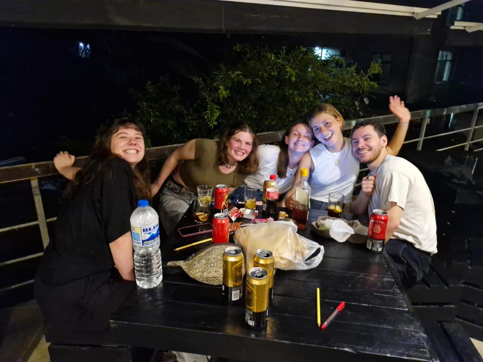 Hangover Hostels Ella Eksteriør bilde