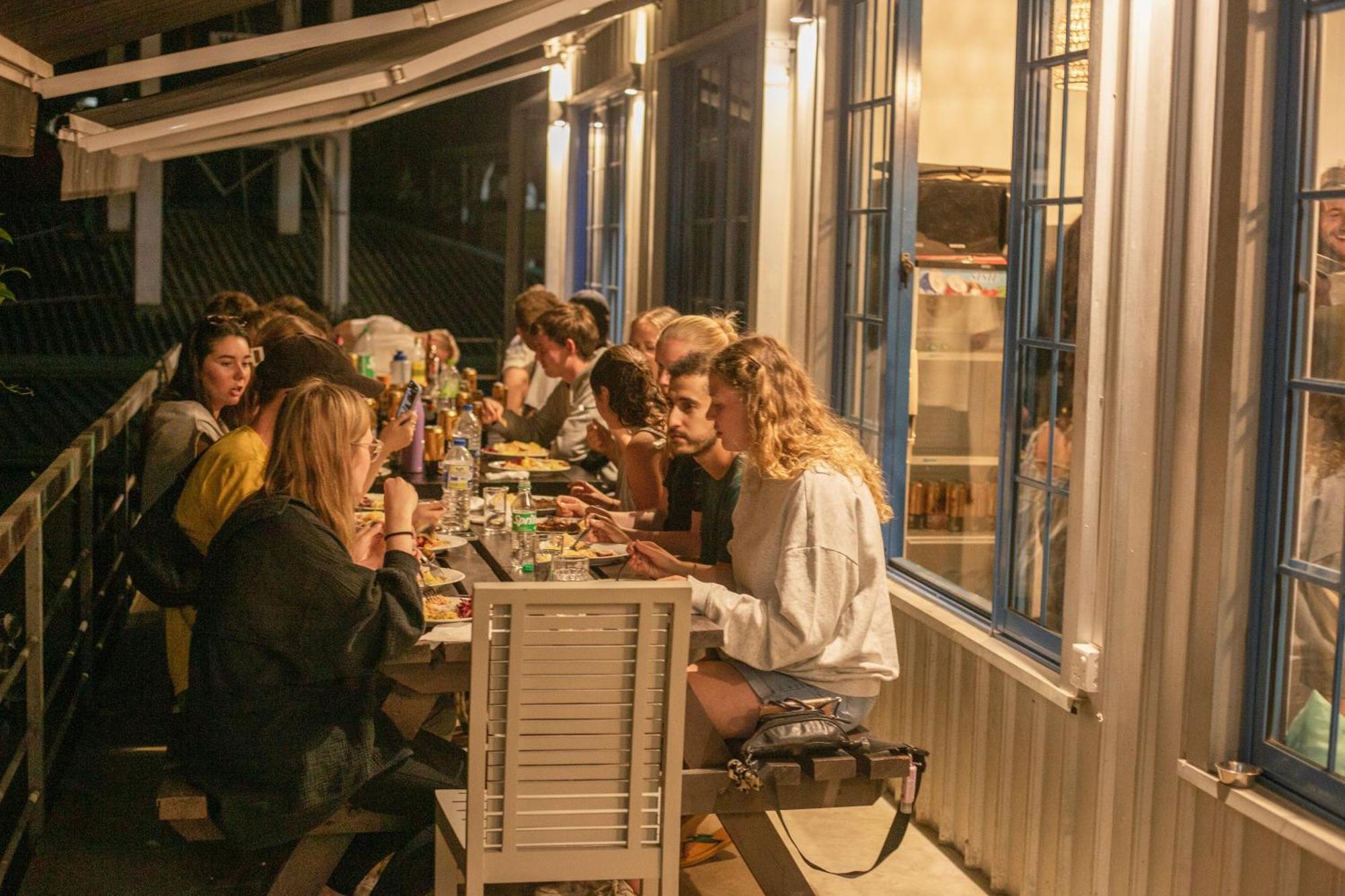 Hangover Hostels Ella Eksteriør bilde