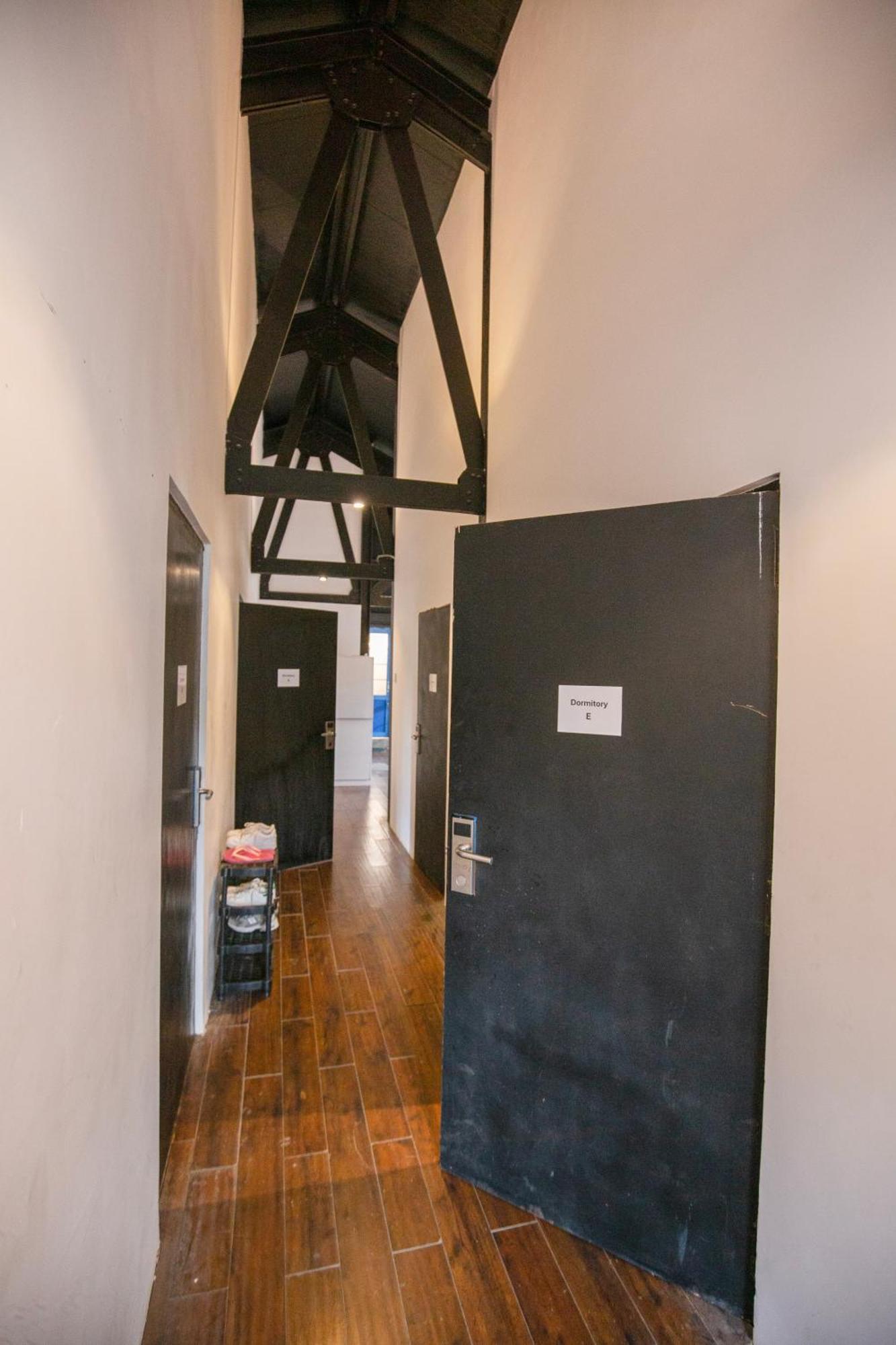 Hangover Hostels Ella Eksteriør bilde
